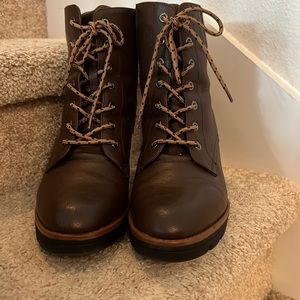 Women’s Leather Boots with laces